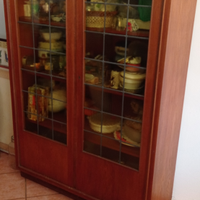 Mobile dispensa rovere con vetri gialli piombati