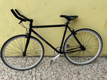 Bici a scatto fissa nera