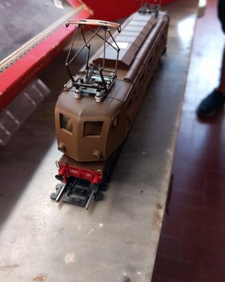 Trenini Motrice Rivarossi H0  E428