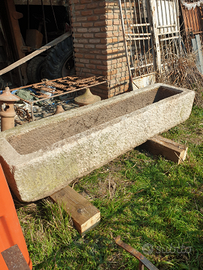 Vasca o abbeveratoio antico