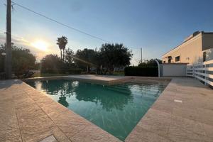 Villa con piscina a Noto 600 mt dal mare