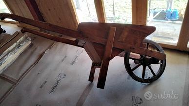 carriola di legno ristrutturata 