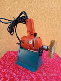 Trapano montato su supporto 