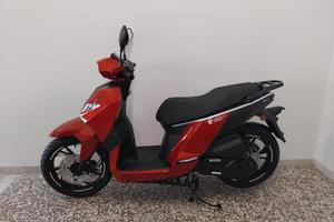 Peugeot Tweet 125 Active Rosso