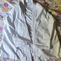 Kimono judo 200 con cintura bianca