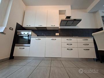 Cucina moderna bianca