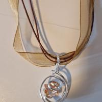 girocollo con ciondolo 