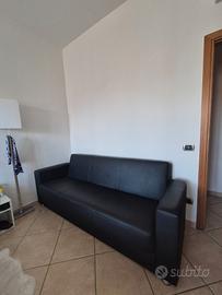 Divano letto in ecopelle nera