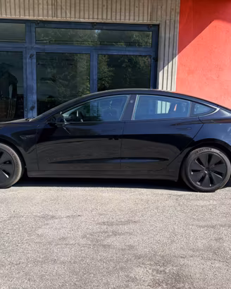 Tesla Model 3 con EAP 09/2025 LFP Standard Range
