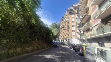 NEGOZIO A NAPOLI