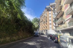 NEGOZIO A NAPOLI