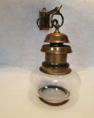 Lampada da parete a lanterna
