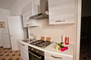 Di fronte al mare Torre Pali