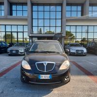 Lancia Ypsilon 1.2 Platino OK NEOPATENTATI