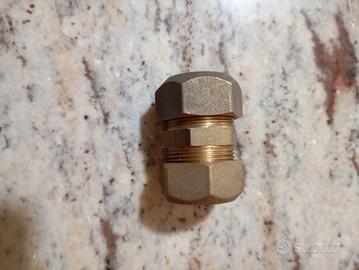 Raccordo in ottone Niples due dadi D. 22 x 22