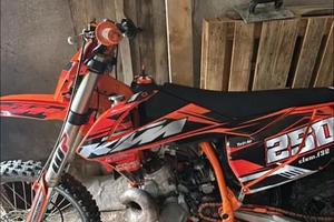 Ktm con motore nuovo