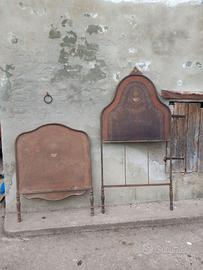 Letto in ferro e lamiera d'epoca.
