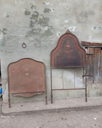 Letto in ferro e lamiera d'epoca.