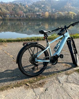 Trekking e-bike specialized