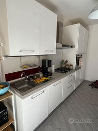 Cucina completa di elettrodomestici