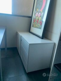 Cassettiera bianca da scrivania, con rotelle