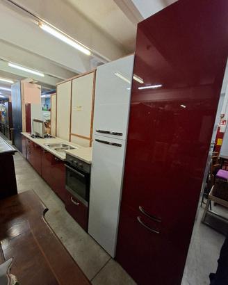cucina lineare bordeaux/bianca 
