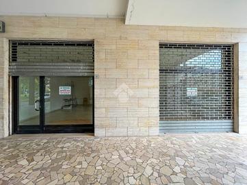 NEGOZIO A PIZZIGHETTONE