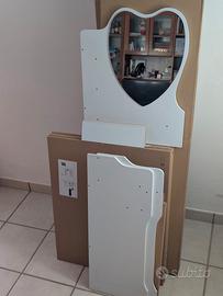 Postazione trucco com specchio a cuore e sgabello