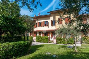 VILLA A SCHIERA A PASTRENGO