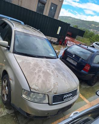 AUDI A4 1.9 TDI ANNO 2004 solo per ricambi