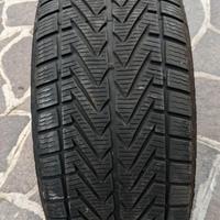 Pneumatico invernale 245/40 R18 97W M+S usato