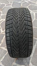 Pneumatico invernale 245/40 R18 97W M+S usato