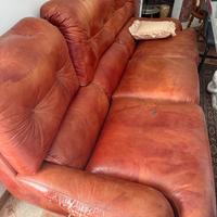 Divano in pelle e due poltrone