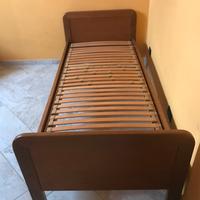 Cameretta: letto singolo, scrivania e cassettiera