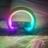 Lampada led rgb con cassa e ricarica del telefono