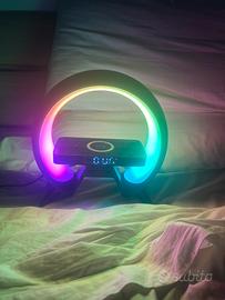 Lampada led rgb con cassa e ricarica del telefono