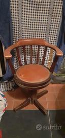 Poltroncina girevole vecchia marina da restaurare