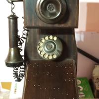 Telefono a muro in legno