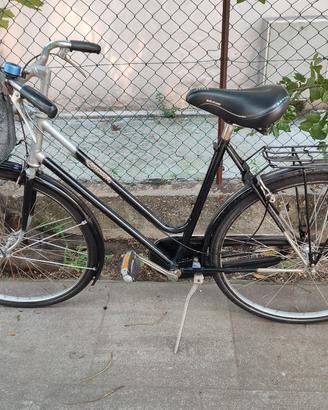 Bicicletta Legnano da donna completissima. 