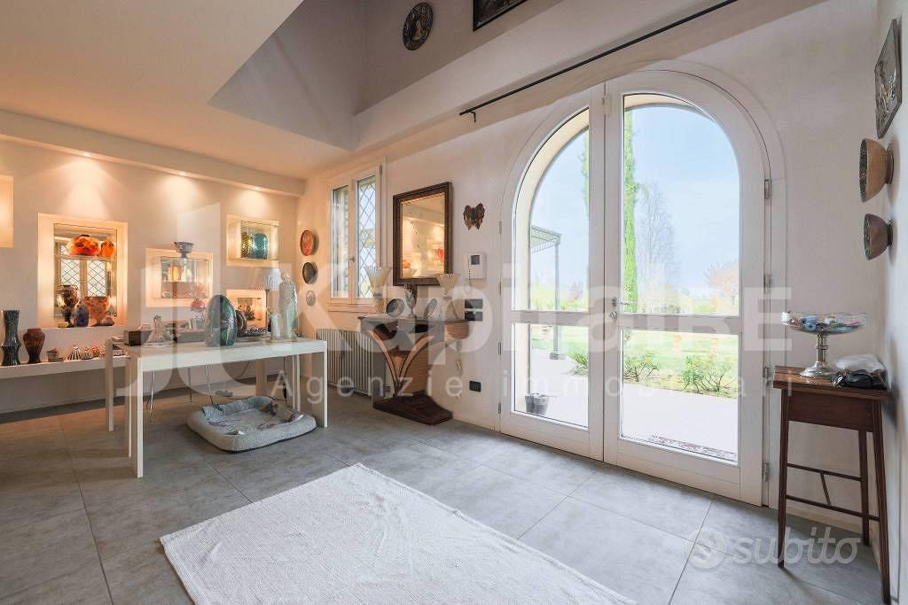 Villa di 270 m² con più di 5 locali e box auto a C - Vista 6