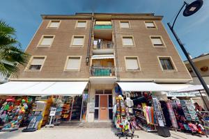 INTERO STABILE FRONTE MARE