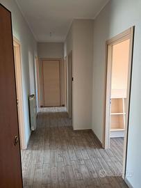 Appartamento con 3 camere, bagno, cucina e camerin