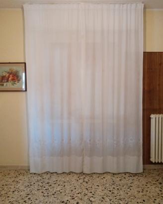 Tendaggi classici con ricami