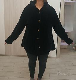 Felpa peluche nera con cappuccio SHEIN Curve – Tag