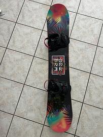 Tavola snowboard con attacchi