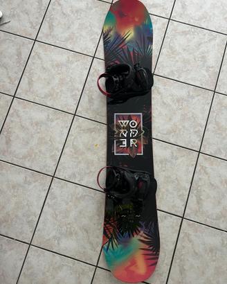 Tavola snowboard con attacchi