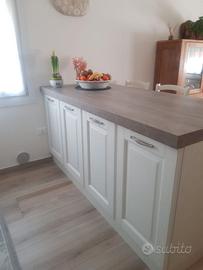 Penisola cucina + 3 sgabelli  usata solo 6 mesi