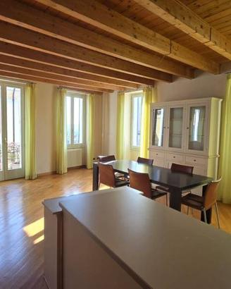 Appartamento di 120 m² con 3 locali a Desenzano de