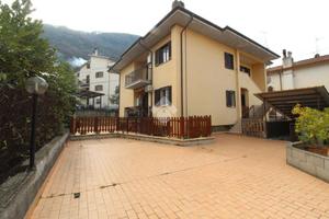 3 LOCALI A SCANDRIGLIA