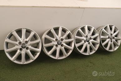 Cerchi in lega Toyota Aygo Yaris 15 ORIGINALI PZ49